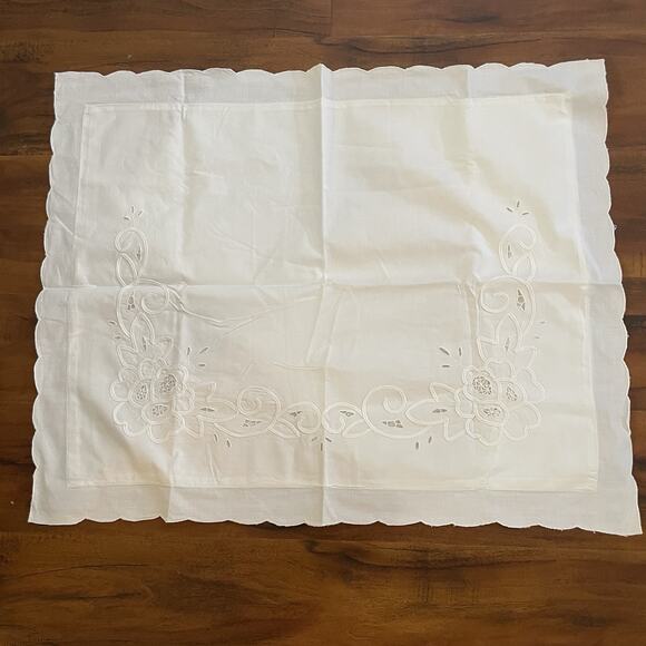 Sunham Embroidered Pillow Sham (1) Standard Size White Scalloped Edge Victorian - Picture 1 of 7